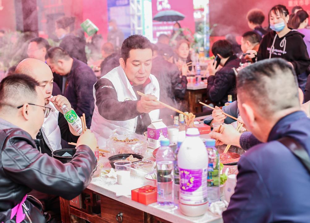 加盟朝天門火鍋如何？營運(yùn)部提供全程保姆式扶持！