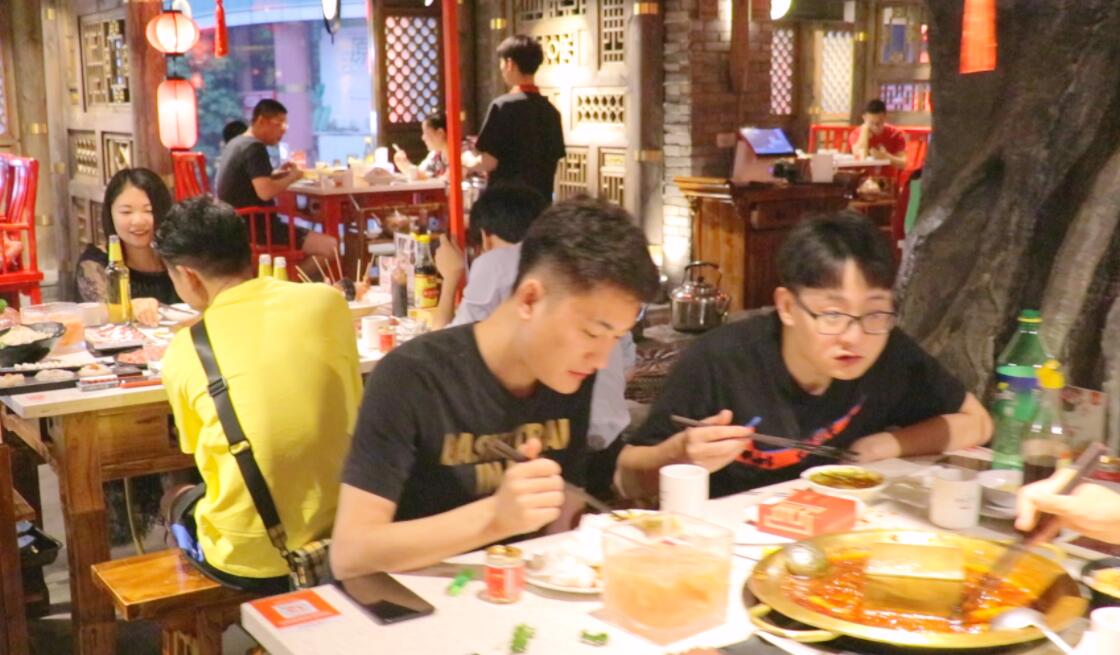 四川火鍋，推出低價(jià)套餐，生意是否好？