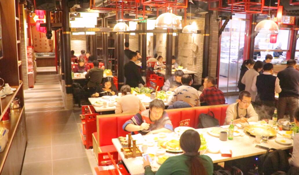 招5個服務(wù)員，可以開一家四川火鍋店？